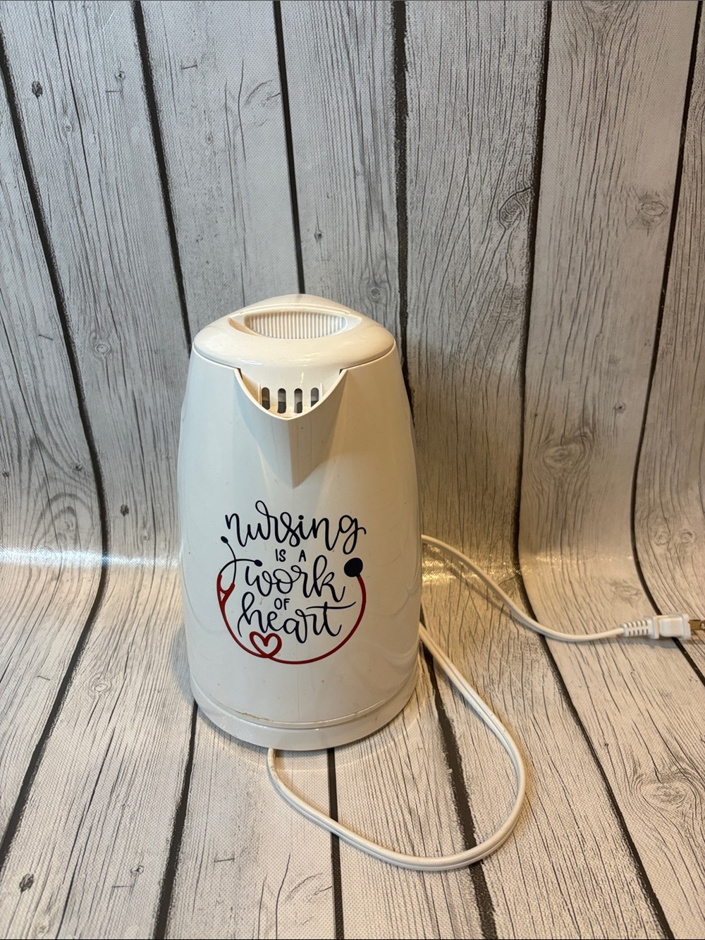 White 'Nursing is a Work of Heart' hot water electric kettle